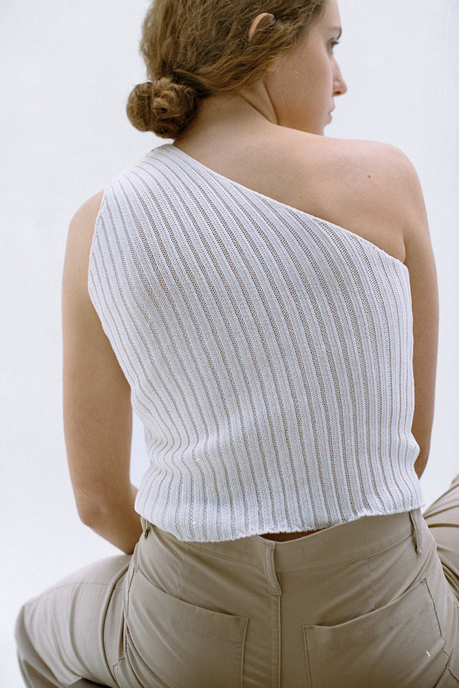 One-shoulder | white
