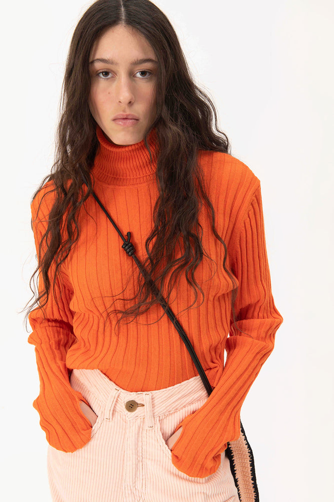 Ribbed knit high neck sweater | orange