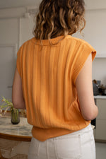 V-neck vest | peach