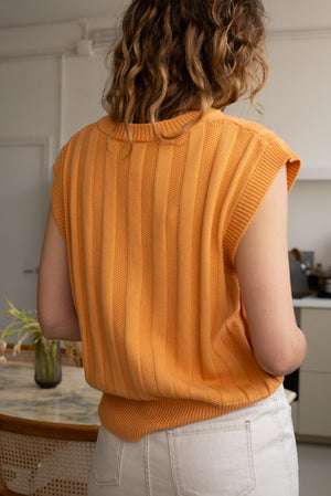 V-neck vest | peach